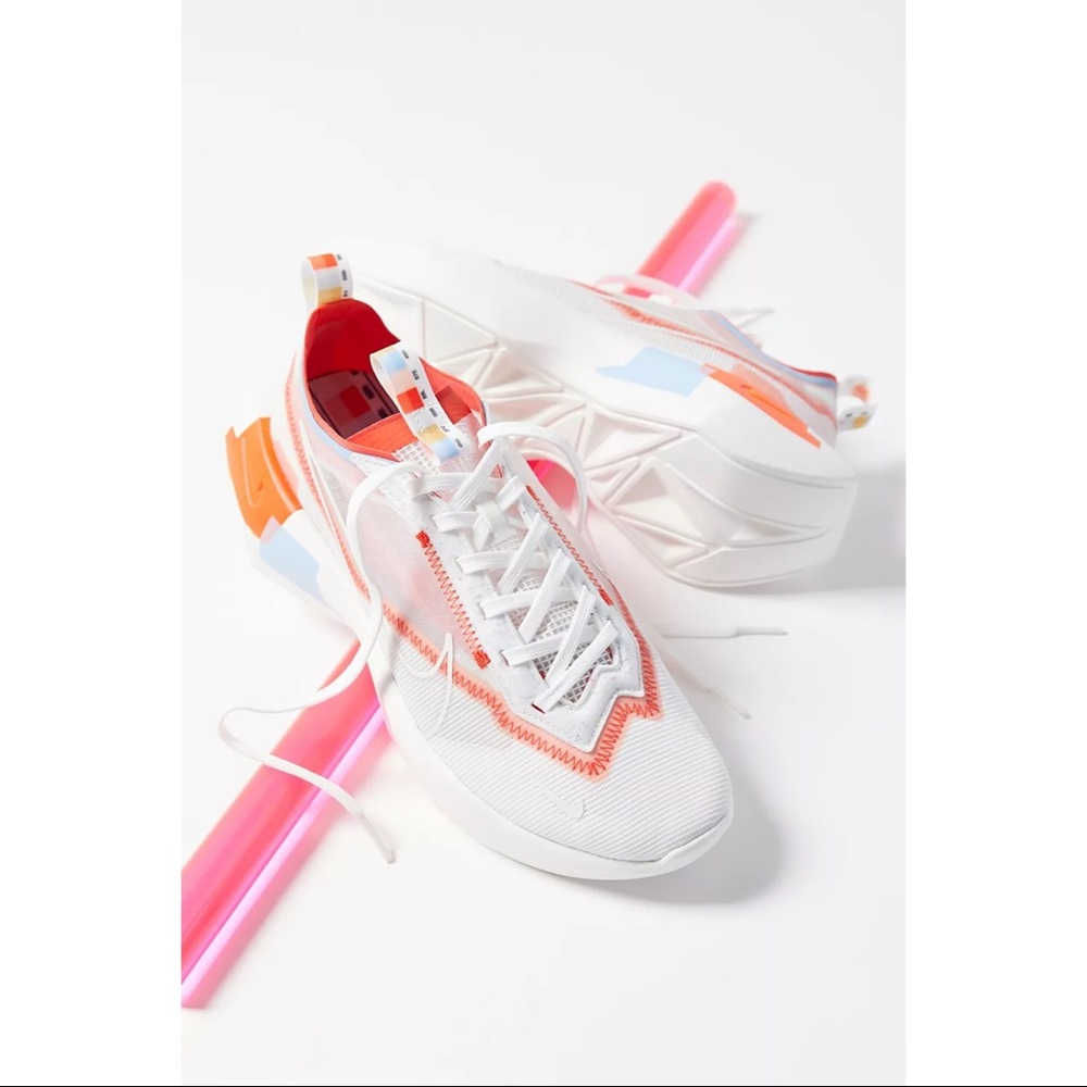 NWT Nike Vista Lite SE Sneaker